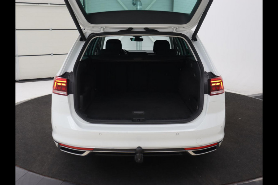 Volkswagen Passat 1.4 TSI PHEV GTE | Trekhaak | Stoelverwarming | Virtual Cockpit | Camera | Adaptive cruise | Carplay | Matrix LED | Navigatie | Climate control | Plug In