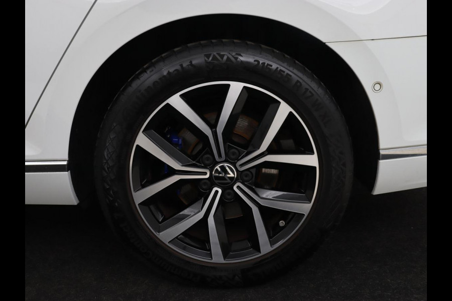 Volkswagen Passat 1.4 TSI PHEV GTE | Trekhaak | Stoelverwarming | Virtual Cockpit | Camera | Adaptive cruise | Carplay | Matrix LED | Navigatie | Climate control | Plug In
