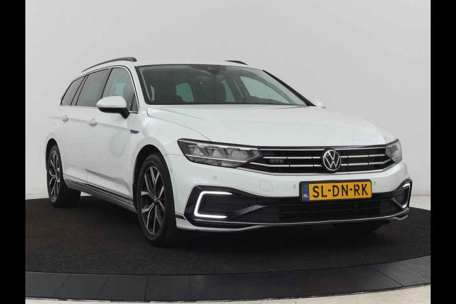 Volkswagen Passat 1.4 TSI PHEV GTE | Trekhaak | Stoelverwarming | Virtual Cockpit | Camera | Adaptive cruise | Carplay | Matrix LED | Navigatie | Climate control | Plug In