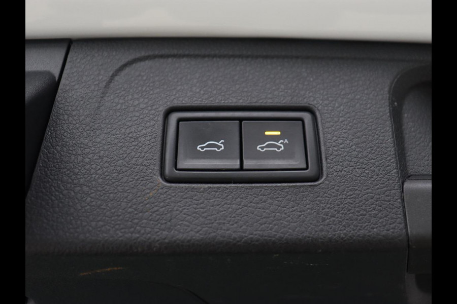 Volkswagen Passat 1.4 TSI PHEV GTE | Trekhaak | Stoelverwarming | Virtual Cockpit | Camera | Adaptive cruise | Carplay | Matrix LED | Navigatie | Climate control | Plug In