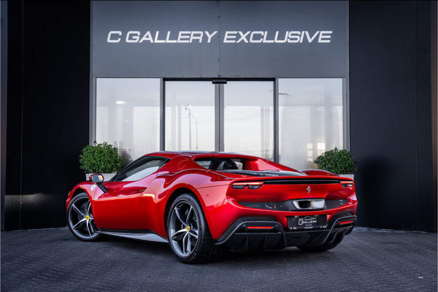 Ferrari 296 GTB 3.0 V6 - Rosso Imola | Origineel NL | Lift | Memory