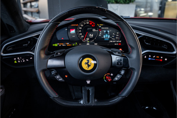 Ferrari 296 GTB 3.0 V6 - Rosso Imola | Origineel NL | Lift | Memory