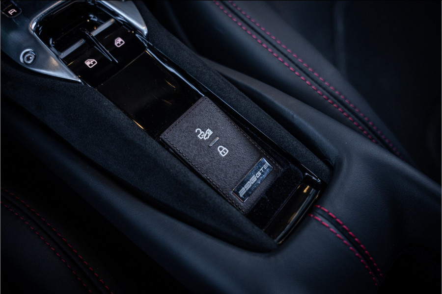 Ferrari 296 GTB 3.0 V6 - Rosso Imola | Origineel NL | Lift | Memory