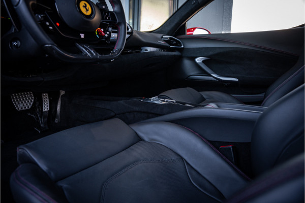 Ferrari 296 GTB 3.0 V6 - Rosso Imola | Origineel NL | Lift | Memory