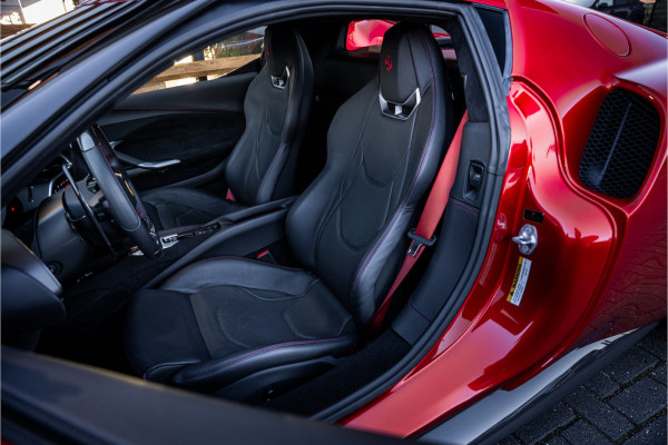 Ferrari 296 GTB 3.0 V6 - Rosso Imola | Origineel NL | Lift | Memory