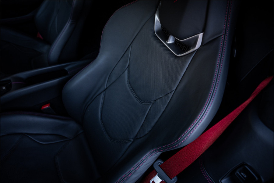 Ferrari 296 GTB 3.0 V6 - Rosso Imola | Origineel NL | Lift | Memory