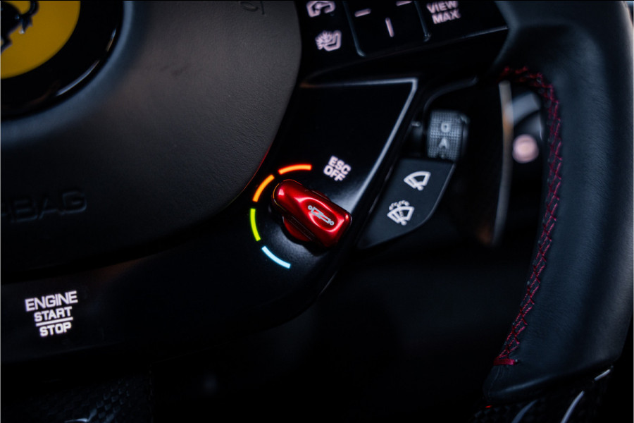 Ferrari 296 GTB 3.0 V6 - Rosso Imola | Origineel NL | Lift | Memory