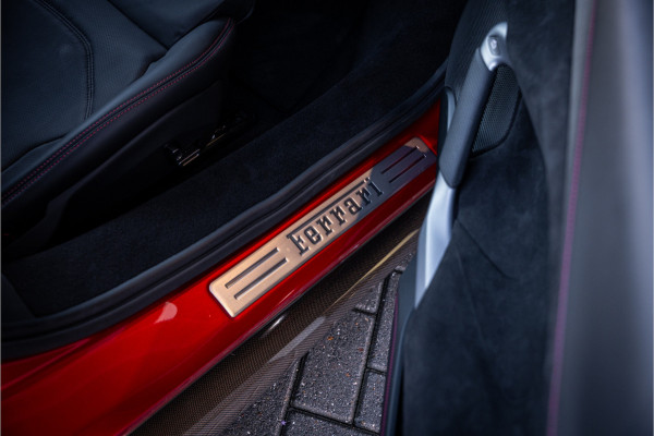 Ferrari 296 GTB 3.0 V6 - Rosso Imola | Origineel NL | Lift | Memory