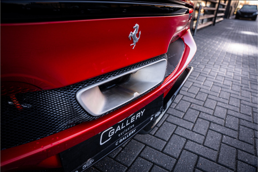 Ferrari 296 GTB 3.0 V6 - Rosso Imola | Origineel NL | Lift | Memory