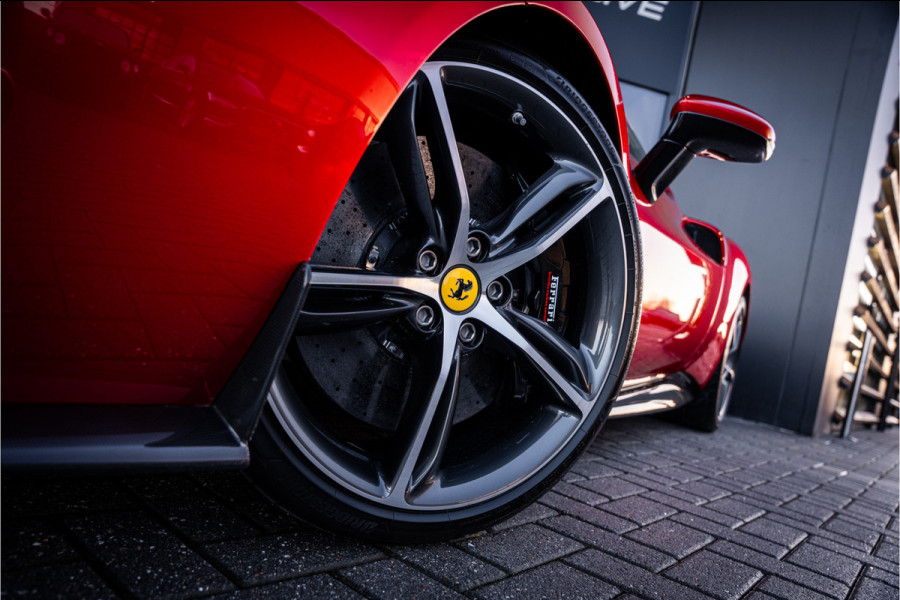 Ferrari 296 GTB 3.0 V6 - Rosso Imola | Origineel NL | Lift | Memory