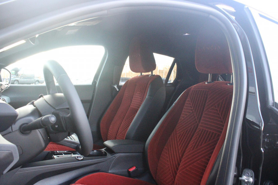 Lancia Ypsilon 1.2 110PK Turbo Hybrid LX | CAMERA VOOR/ ACHTER | ELEKTRISCH VERSTELBARE BESTUURDERSSTOEL | VELOURS BEKLEDING | STOEL VERWARMING | MASSAGEFUNCTIE BESTUURDERSSTOEL |  DRAADLOOS APPLE CARPLAY / ANDROID AUTO | DRAADLOZE TELEFOONLADER | DODEHOEK DETECTIE | CLIMATE CONTROL |