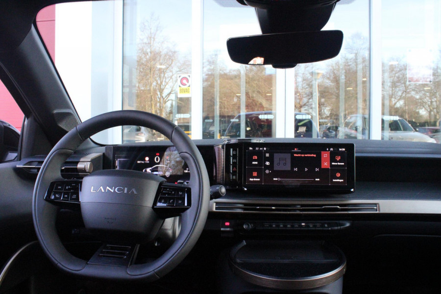 Lancia Ypsilon 1.2 110PK Turbo Hybrid LX | CAMERA VOOR/ ACHTER | ELEKTRISCH VERSTELBARE BESTUURDERSSTOEL | VELOURS BEKLEDING | STOEL VERWARMING | MASSAGEFUNCTIE BESTUURDERSSTOEL |  DRAADLOOS APPLE CARPLAY / ANDROID AUTO | DRAADLOZE TELEFOONLADER | DODEHOEK DETECTIE | CLIMATE CONTROL |