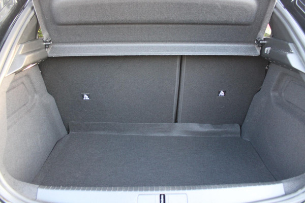 Lancia Ypsilon 1.2 110PK Turbo Hybrid LX | CAMERA VOOR/ ACHTER | ELEKTRISCH VERSTELBARE BESTUURDERSSTOEL | VELOURS BEKLEDING | STOEL VERWARMING | MASSAGEFUNCTIE BESTUURDERSSTOEL |  DRAADLOOS APPLE CARPLAY / ANDROID AUTO | DRAADLOZE TELEFOONLADER | DODEHOEK DETECTIE | CLIMATE CONTROL |