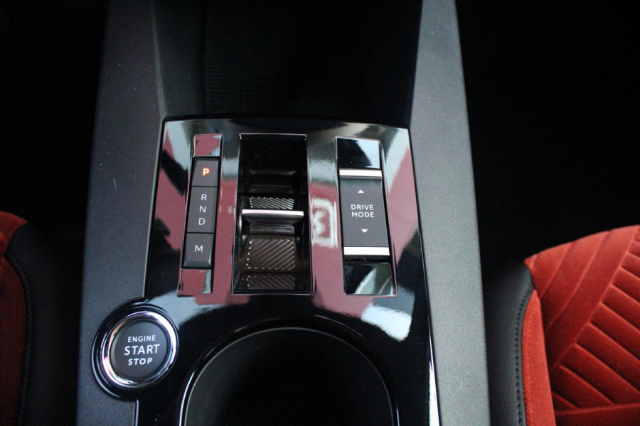 Lancia Ypsilon 1.2 110PK Turbo Hybrid LX | CAMERA VOOR/ ACHTER | ELEKTRISCH VERSTELBARE BESTUURDERSSTOEL | VELOURS BEKLEDING | STOEL VERWARMING | MASSAGEFUNCTIE BESTUURDERSSTOEL |  DRAADLOOS APPLE CARPLAY / ANDROID AUTO | DRAADLOZE TELEFOONLADER | DODEHOEK DETECTIE | CLIMATE CONTROL |