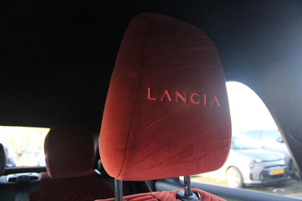 Lancia Ypsilon 1.2 110PK Turbo Hybrid LX | CAMERA VOOR/ ACHTER | ELEKTRISCH VERSTELBARE BESTUURDERSSTOEL | VELOURS BEKLEDING | STOEL VERWARMING | MASSAGEFUNCTIE BESTUURDERSSTOEL |  DRAADLOOS APPLE CARPLAY / ANDROID AUTO | DRAADLOZE TELEFOONLADER | DODEHOEK DETECTIE | CLIMATE CONTROL |