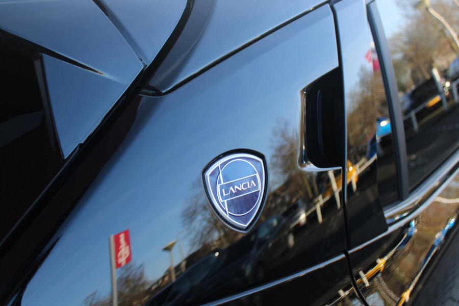 Lancia Ypsilon 1.2 110PK Turbo Hybrid LX | CAMERA VOOR/ ACHTER | ELEKTRISCH VERSTELBARE BESTUURDERSSTOEL | VELOURS BEKLEDING | STOEL VERWARMING | MASSAGEFUNCTIE BESTUURDERSSTOEL |  DRAADLOOS APPLE CARPLAY / ANDROID AUTO | DRAADLOZE TELEFOONLADER | DODEHOEK DETECTIE | CLIMATE CONTROL |