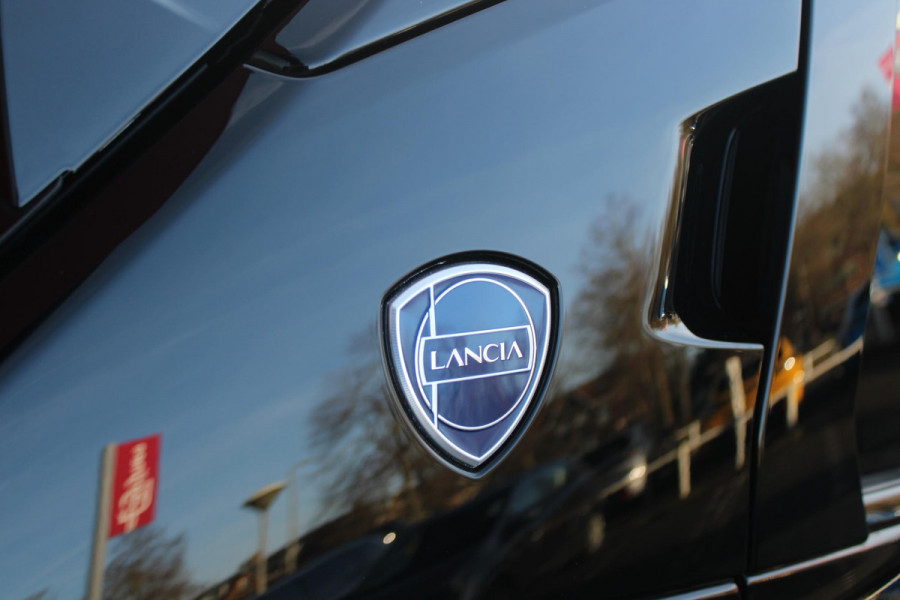 Lancia Ypsilon 1.2 110PK Turbo Hybrid LX | CAMERA VOOR/ ACHTER | ELEKTRISCH VERSTELBARE BESTUURDERSSTOEL | VELOURS BEKLEDING | STOEL VERWARMING | MASSAGEFUNCTIE BESTUURDERSSTOEL |  DRAADLOOS APPLE CARPLAY / ANDROID AUTO | DRAADLOZE TELEFOONLADER | DODEHOEK DETECTIE | CLIMATE CONTROL |