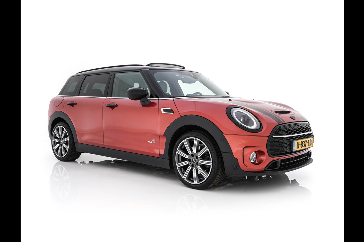 MINI Clubman 2.0 Cooper S ALL4 Premier Plus JCW (INCL-BTW) Aut * PANO | LEATHER | FULL-LED | HEATED-SPORTSEATS | DIGI-COCKPIT | AMBIENT-LIGHT | PRIVACY-GLASS | HEAD-UP | PDC | CAMERA | DAB  | KEYLESS | TOWBAR | 18"ALU*