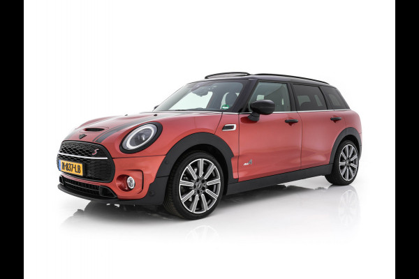 MINI Clubman 2.0 Cooper S ALL4 Premier Plus JCW (INCL-BTW) Aut * PANO | LEATHER | FULL-LED | HEATED-SPORTSEATS | DIGI-COCKPIT | AMBIENT-LIGHT | PRIVACY-GLASS | HEAD-UP | PDC | CAMERA | DAB  | KEYLESS | TOWBAR | 18"ALU*