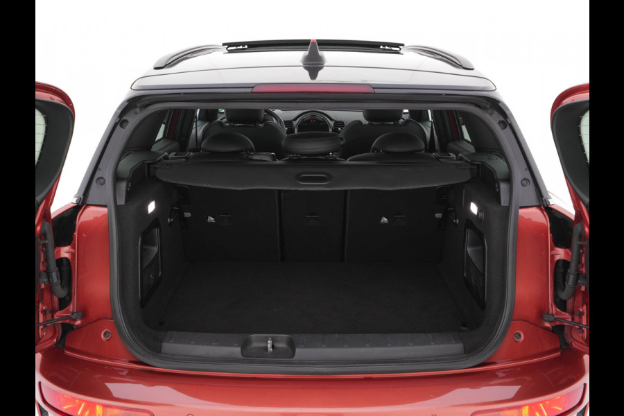 MINI Clubman 2.0 Cooper S ALL4 Premier Plus JCW (INCL-BTW) Aut * PANO | LEATHER | FULL-LED | HEATED-SPORTSEATS | DIGI-COCKPIT | AMBIENT-LIGHT | PRIVACY-GLASS | HEAD-UP | PDC | CAMERA | DAB  | KEYLESS | TOWBAR | 18"ALU*