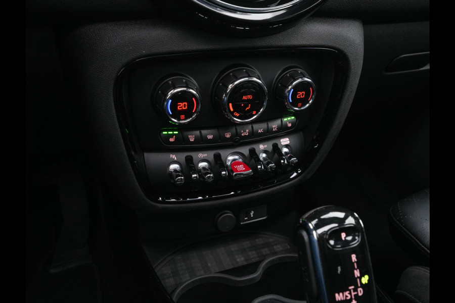 MINI Clubman 2.0 Cooper S ALL4 Premier Plus JCW (INCL-BTW) Aut * PANO | LEATHER | FULL-LED | HEATED-SPORTSEATS | DIGI-COCKPIT | AMBIENT-LIGHT | PRIVACY-GLASS | HEAD-UP | PDC | CAMERA | DAB  | KEYLESS | TOWBAR | 18"ALU*