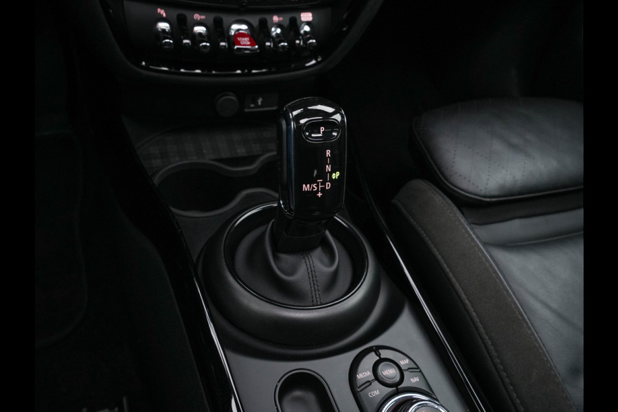 MINI Clubman 2.0 Cooper S ALL4 Premier Plus JCW (INCL-BTW) Aut * PANO | LEATHER | FULL-LED | HEATED-SPORTSEATS | DIGI-COCKPIT | AMBIENT-LIGHT | PRIVACY-GLASS | HEAD-UP | PDC | CAMERA | DAB  | KEYLESS | TOWBAR | 18"ALU*