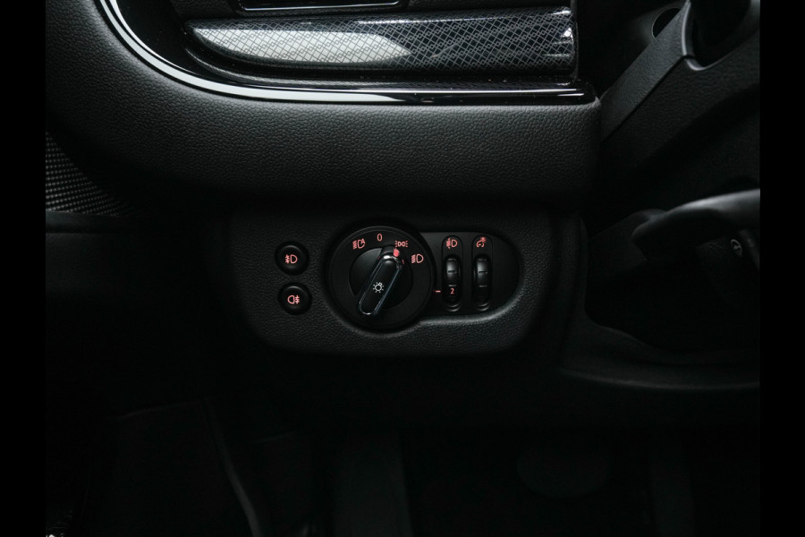 MINI Clubman 2.0 Cooper S ALL4 Premier Plus JCW (INCL-BTW) Aut * PANO | LEATHER | FULL-LED | HEATED-SPORTSEATS | DIGI-COCKPIT | AMBIENT-LIGHT | PRIVACY-GLASS | HEAD-UP | PDC | CAMERA | DAB  | KEYLESS | TOWBAR | 18"ALU*