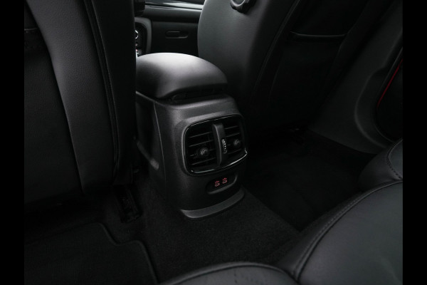 MINI Clubman 2.0 Cooper S ALL4 Premier Plus JCW (INCL-BTW) Aut * PANO | LEATHER | FULL-LED | HEATED-SPORTSEATS | DIGI-COCKPIT | AMBIENT-LIGHT | PRIVACY-GLASS | HEAD-UP | PDC | CAMERA | DAB  | KEYLESS | TOWBAR | 18"ALU*