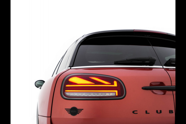 MINI Clubman 2.0 Cooper S ALL4 Premier Plus JCW (INCL-BTW) Aut * PANO | LEATHER | FULL-LED | HEATED-SPORTSEATS | DIGI-COCKPIT | AMBIENT-LIGHT | PRIVACY-GLASS | HEAD-UP | PDC | CAMERA | DAB  | KEYLESS | TOWBAR | 18"ALU*