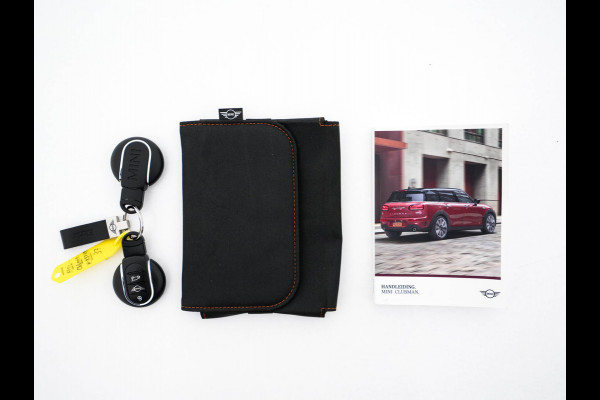 MINI Clubman 2.0 Cooper S ALL4 Premier Plus JCW (INCL-BTW) Aut * PANO | LEATHER | FULL-LED | HEATED-SPORTSEATS | DIGI-COCKPIT | AMBIENT-LIGHT | PRIVACY-GLASS | HEAD-UP | PDC | CAMERA | DAB  | KEYLESS | TOWBAR | 18"ALU*