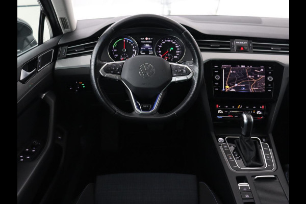 Volkswagen Passat 1.4 TSI PHEV GTE | Trekhaak | Stoelverwarming | Massage | Camera | Carplay | Navigatie | Adaptive cruise | Matrix LED | Parkeerhulp | Climate control | Plug In