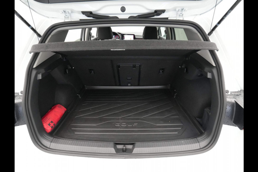 Volkswagen Golf 1.0 TSI 110pk Life Business Navigatie Memory Stoelverwarming Acc