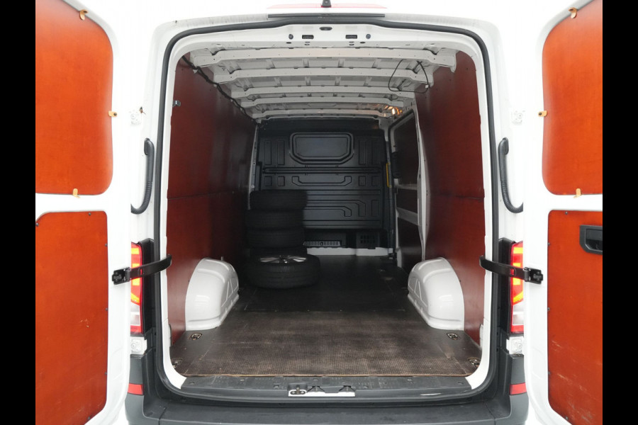 Volkswagen Crafter L3H2 2.0 TDI 140PK 3.0T Trendline / Trekhaak / Navigatie / Carplay / Cruise