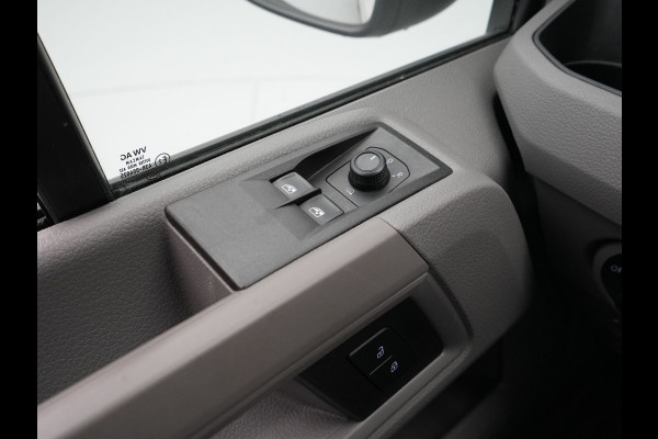 Volkswagen Crafter L3H2 2.0 TDI 140PK 3.0T Trendline / Trekhaak / Navigatie / Carplay / Cruise