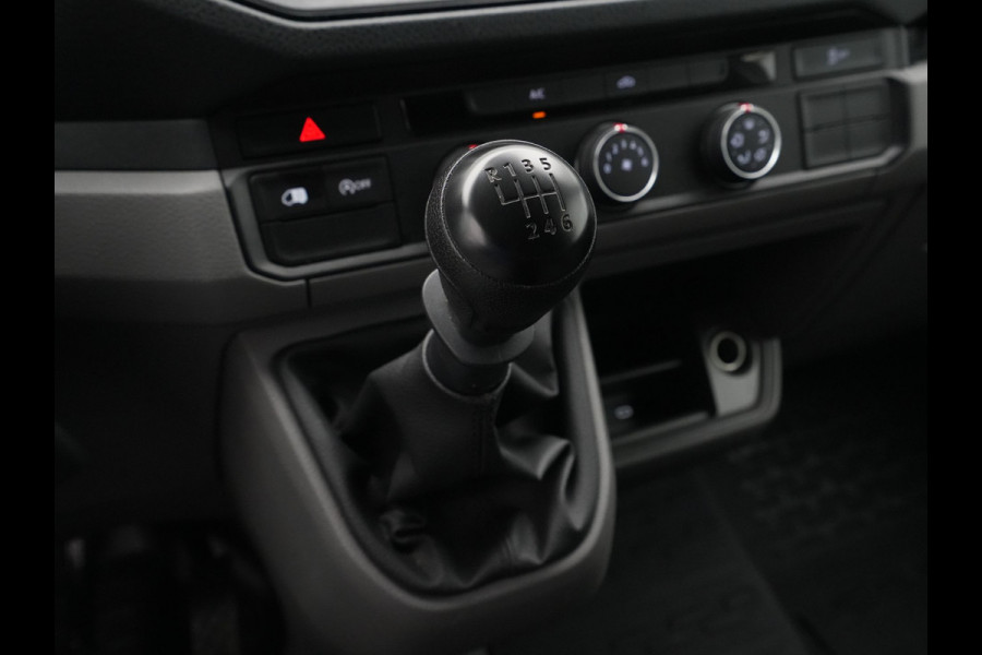 Volkswagen Crafter L3H2 2.0 TDI 140PK 3.0T Trendline / Trekhaak / Navigatie / Carplay / Cruise