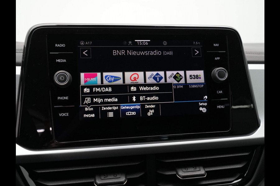 Volkswagen T-Roc 1.5 TSI 150pk DSG Navigatie Camera Acc Carplay Parkassist