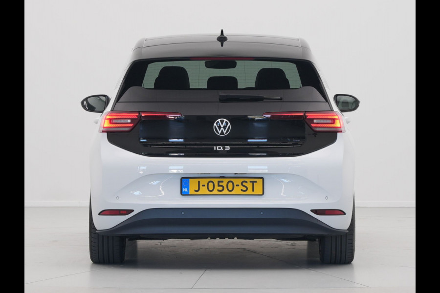 Volkswagen ID.3 First Max 58 kWh 204pk Trekhaak Navigatie Camera Stoelverwarming Side ass.