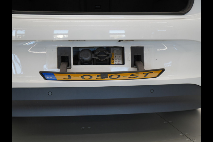 Volkswagen ID.3 First Max 58 kWh 204pk Trekhaak Navigatie Camera Stoelverwarming Side ass.