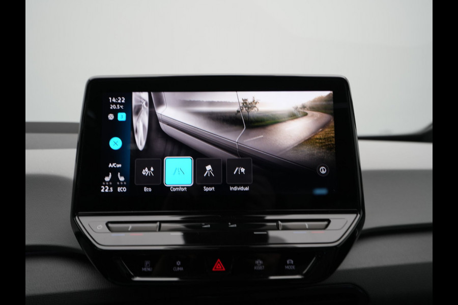 Volkswagen ID.3 First Max 58 kWh 204pk Trekhaak Navigatie Camera Stoelverwarming Side ass.