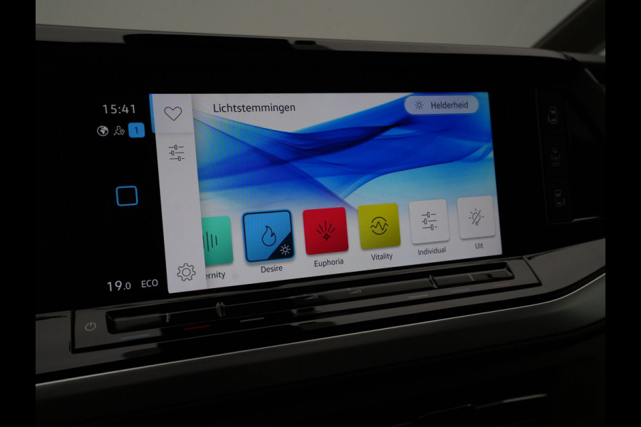 Volkswagen Multivan L1H1 1.4 PHEV eHybrid 218pk DSG Life / Automaat / Panorama dak / Trekhaak / El. schuifdeuren