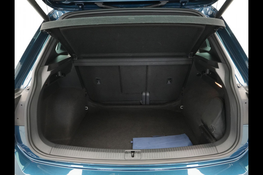 Volkswagen Tiguan 1.5 TSI 150pk DSG R-Line Navigatie Wegkl. trekhaak Acc Elek. kofferklep