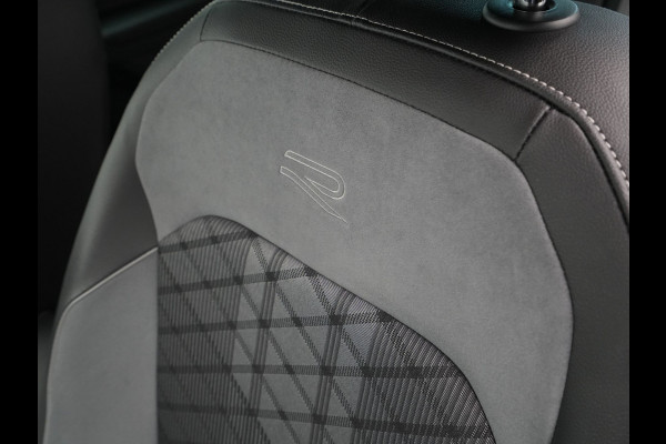 Volkswagen Tiguan 1.5 TSI 150pk DSG R-Line Navigatie Wegkl. trekhaak Acc Elek. kofferklep