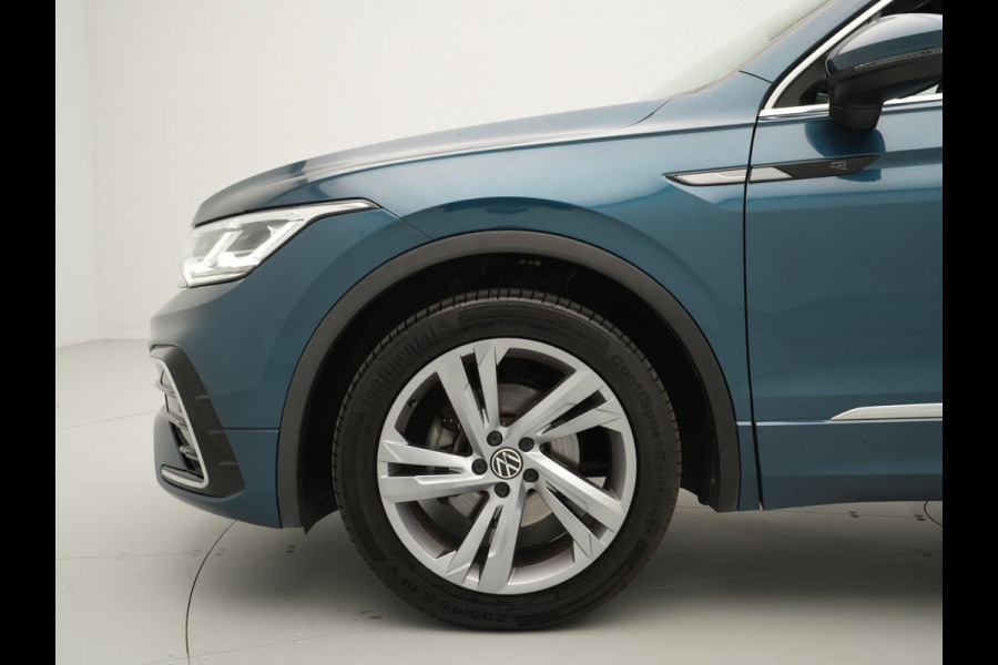 Volkswagen Tiguan 1.5 TSI 150pk DSG R-Line Navigatie Wegkl. trekhaak Acc Elek. kofferklep