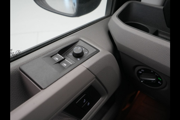 Volkswagen Crafter L3H3 2.0 TDI 140pk 3.5T Exclusive-Edition / Trekhaak / Navigatie / Camera / Acc / Pdc / Stoel/Stuurverwarming / Carplay