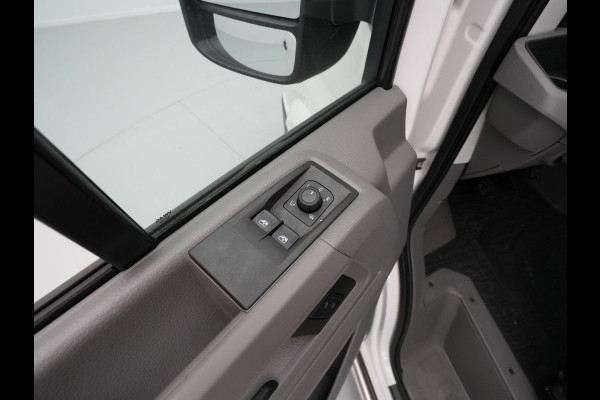Volkswagen Crafter L3H3 2.0 TDI 140PK 3.5T Highline / Trekhaak / Betimmering /Carplay / Camera