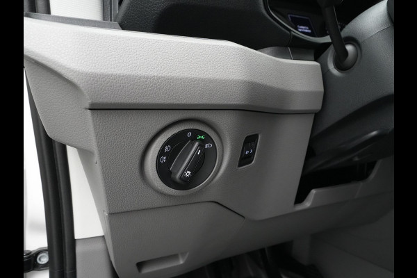 Volkswagen Crafter L3H3 2.0 TDI 140PK 3.5T Highline / Trekhaak / Betimmering /Carplay / Camera