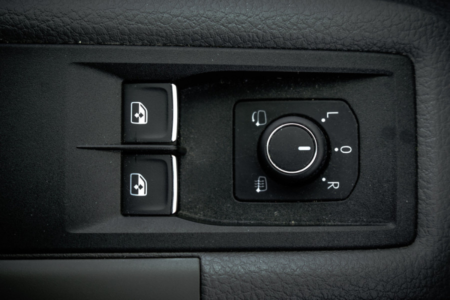 Volkswagen Crafter 35 2.0 TDI L3H3 Exclusive | 177 PK | Automaat | Carplay | Camera | Cruise
