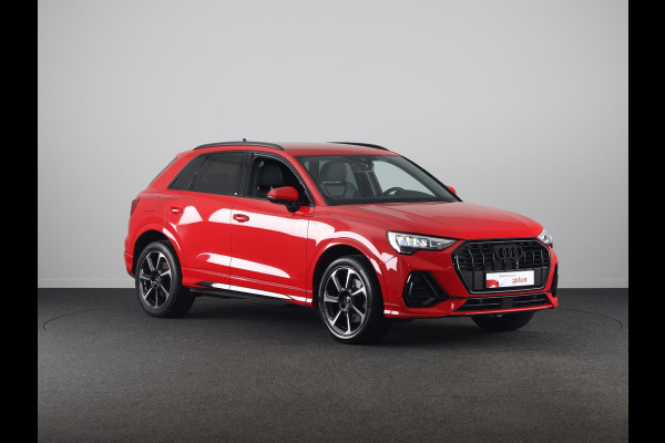 Audi Q3 45 TFSI e S edition 245pk | Navigatie | Trekhaak | Adaptieve cruise controle | 3 spaaks afgevlakt stuurwiel | 19 inch Lichtmetalen velgen