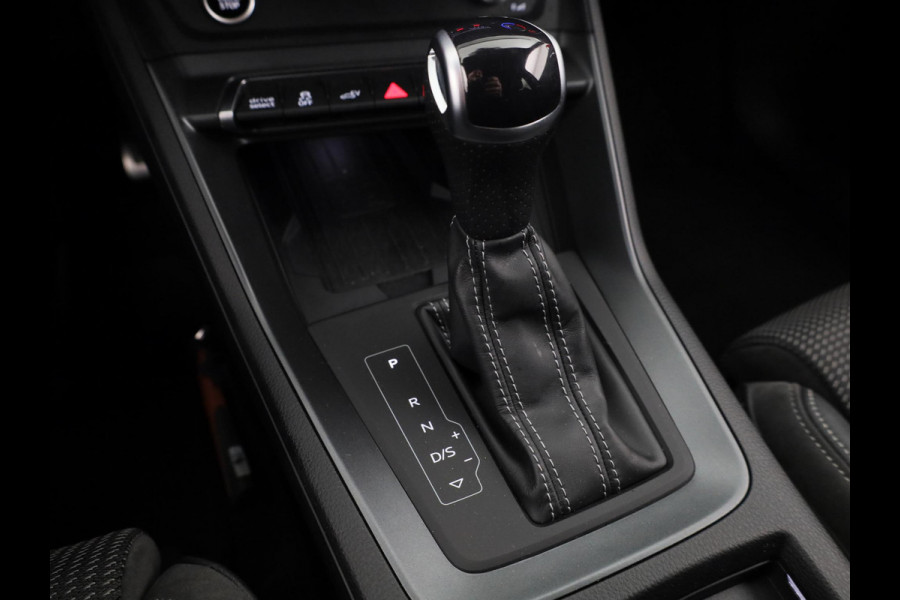 Audi Q3 45 TFSI e S edition 245pk | Navigatie | Trekhaak | Adaptieve cruise controle | 3 spaaks afgevlakt stuurwiel | 19 inch Lichtmetalen velgen
