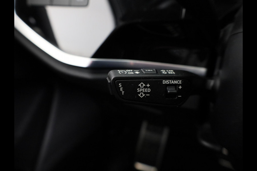 Audi Q3 45 TFSI e S edition 245pk | Navigatie | Trekhaak | Adaptieve cruise controle | 3 spaaks afgevlakt stuurwiel | 19 inch Lichtmetalen velgen